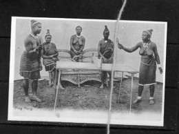 JEUNES FEMMES JOUENT AU TENNIS DE TABLE  Ping Pong Babe Femme  Pin-up Nu Nude Afrique - Tenis De Mesa