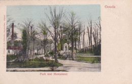 261033Gouda, Park Met Monument. (poststempel 1904) - Gouda