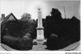 AEYP8-60-0679 - ESTREES SAINT-DENIS - Oise - Le Monument Aux Morts - Estrees Saint Denis
