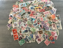 PLUSIEURS MILLIERS   De TIMBRES  De  FRANCE  Et   DIVERS PAYS  - NEUFS & OBLITERES - Quelques ENVELOPPES - Lots & Kiloware (mixtures) - Min. 1000 Stamps