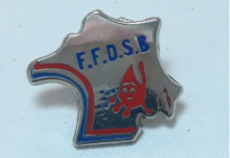 Pin's Don Du Sang. F.F.D.S.B. - Medici