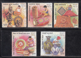 India MNH 2018 Set Handicrafts, Art, Metal Idol, Mineral, Elephant, Textile,  Coneshell, Textile Music, Painting, - Unused Stamps