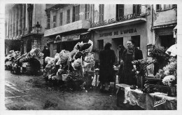 CPSM Nice-Le Marché Aux Fleurs-Taverne De L'Opéra-725-Timbre    L2685 - Marchés, Fêtes