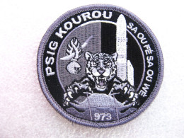 ECUSSON EN B.V GEND. PSIG 973 KOUROU GUYANE SCRATCH AU DOS 80MM ETAT EXCELLENT - Policia