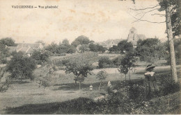 Vauciennes * Vue Générale Du Village * Enfants Villageois - Autres & Non Classés