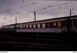 Photo Diapo Diapositive Slide TRAIN Wagon Voiture Voyageurs SNCF De 1ère Classe Et Voiture Lits Le 25/01/1993 VOIR ZOOM - Diapositives