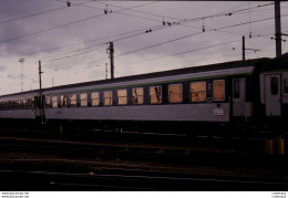 Photo Diapo Diapositive Slide TRAIN Wagon Voiture Voyageurs SNCF De 2ème Classe Le 25/01/1993 VOIR ZOOM - Diapositives