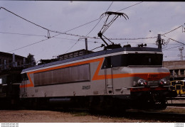 Photo Diapo Diapositive Slide TRAIN Wagon Locomotive Electrique SNCF BB 7307 à VSG Le 23/04/1993 VOIR ZOOM - Diapositives