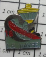 713i Pin's Pins / Beau Et Rare / POMPIERS / PLONGEURS LE HAVRE CHATEAU D'EAU ? - Brandweerman