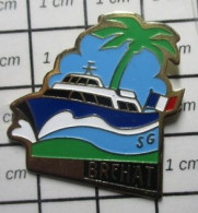 713J  Pin's Pins / Beau Et Rare / BATEAUX / VEDETTE PALMIER BREHAT BRETAGNE - Schiffahrt