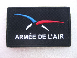 ECUSSON DE L'ARMEE DE L'AIR ETAT EXCELLENT SUR SCRATCH 100MM X 65MM - Fuerzas Aéreas