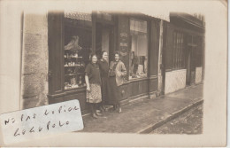 COLOMBES - On Pose Devant Le Magasin De Tricots En 1922 ( Carte Photo ) - Colombes