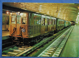 CPM Métro De Paris Rame Sprague Thomson Double Caisse Bois En 1975 à La Station Porte Maillot Tampon RATP 04/1983 Timbre - U-Bahnen