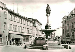 72633816 Guestrow Mecklenburg Vorpommern Strasse Des Friedens Brunnen Statue Gue - Güstrow