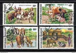 Animaux Vie Pastorale Togo 1974 (201) Yvert N° 822 + 823 Et PA 239 + 240 Oblitérés Used - Farm