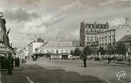 92* BOURG LA REINE Place Condorcet  CPSM (9x14cm)      RL32,0689 - Bourg La Reine