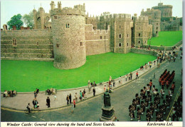 48793 - Großbritannien - Windsor Castle , General View Showing The Band And Scots Guards - Nicht Gelaufen  - Windsor Castle