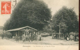 Formerie Les Marchés Et La Place Du Fryer - Formerie