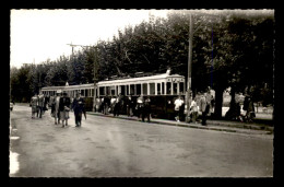 69 - NEUVILLE-SUR-SAONE - ARRIVEE DU TRAIN BLEU - TRAMWAY - Neuville Sur Saone