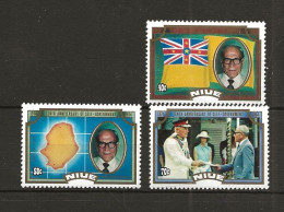 Niue 1984  10 Years Of Self-government, Robert Rex, Denis Blundell, Robert Rex Mi  590-592 MNH(**) - Niue