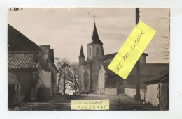 32 - MONDEBAT - Prés De Plaisance Du Gers - La Rue Principale Du Village Et L'Eglise - - Other & Unclassified