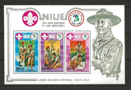 Niue 1983  125. Birthday Lord Robert Baden-Powell; 75  Year Scouts  Mi  493-495 In Bloc 64 MNH(**) - Niue