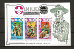 Niue 1983  125. Birthday Lord Robert Baden-Powell; 75  Year Scouts  Mi   Bloc 65 MNH(**) - Niue