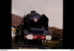 Photo Diapo Diapositive Slide TRAIN Wagon Locomotive à Vapeur SNCF 141 P 30 à VALLORBE En 03/1987 VOIR ZOOM - Diapositives