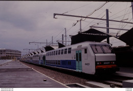 Photo Diapo Diapositive Slide TRAIN Wagon Rame V2N Réversible à PARIS GARE DE LYON Le 06/07/1994 VOIR ZOOM - Diapositives