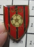 713J Pin's Pins /  SPORTS / FOOTBALL CLUB USB BRETTEVILLE SUR LAIZE CALVADOS   A Laize Blaise !!! - Football