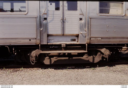 Photo Diapo Diapositive Slide TRAIN Rame Banlieue Inox SNCF Marchepied Le 30/10/1994 VOIR ZOOM - Dias