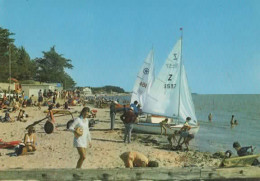 LES MOUTIERS EN RETZ, LA PLAGE ET LE CLUB DE VOILE COULEUR REF 14664 - Les Moutiers-en-Retz