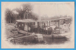 CPA DOS NON DIVISE - CHEMIN DE FER ET PORT COTE-D'IVOIRE -VAPEUR DE COMMERCE APPORTANT LE MATERIEL - ABIDJAN (MARS 1904) - Ivory Coast