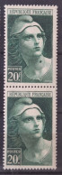 France 1945/47 N°730 En Paire Dont 1 Avec A Un Grain De Beauté **TB - Unused Stamps
