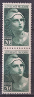 France 1945/47 N°730 En Paire Dont 1 Avec A Un Grain De Beauté **TB - Ungebraucht