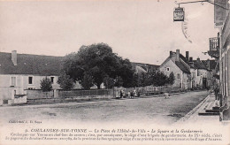 Coulanges Sur Yonne - Place De L'Hotel De Ville -  CPA °Jp - Coulanges Sur Yonne