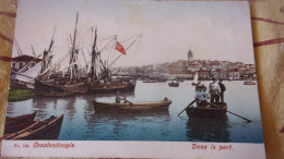 TURQUIE TURKEY CONSTANTINOPLE DANS LE PORT - Turquie