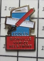 718A Pin's Pins / Beau Et Rare / ADMINISTRATIONS / ECIOLES BIONVILLE VARIZE HELSTROFF CAHIER REGLE PLUME - Administrations