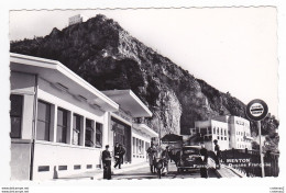 06 MENTON N°4 Frontière VOIR ZOOM Passage D'une Voiture De Pologne ? à La Douane Douaniers Vespa VOIR DOS - Douane