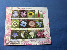 India 2013 Michel 2770-2781 Sheetlet Wildblumen MBH - Unused Stamps