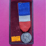 Médaille Du Commerce Et De L'Industrie Attribuée En 1943 Avec Boite - Frankrijk