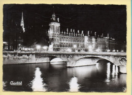 PARIS La Nuit : La Conciergerie Illuminée / CPSM (voir Scan Recto/verso) - París La Noche