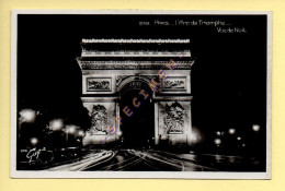 PARIS La Nuit : L'Arc De Triomphe / CPSM (Ed: GUY) (voir Scan Recto/verso) - Paris Bei Nacht