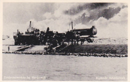 486732Zuiderzeewerken, Bij Harderwijk. Rijdende Asfaltfabriek.  - Den Oever (& Afsluitdijk)