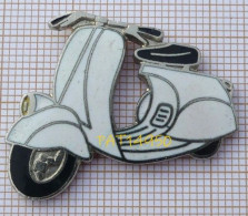 PAT14950 SCOOTER VESPA BLANC En Version EGF Non Signé - Motos