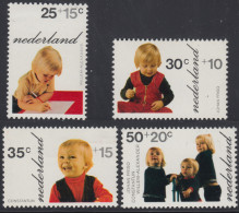 Holanda Netherlands 972/75 1972 Por La Infancia  Fotos De Los Pequeños Príncip - Altri & Non Classificati