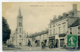 86 - PLEUMARTIN - Rue De La Poste Et église - Pleumartin