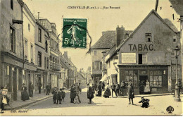 4281 -   COURVILLE  :  Rue Pannard - Tabac Librairie (en Face) - Café De Paris Et Magasins à Gauche1912 - Courville