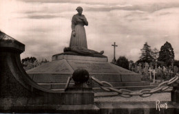 CPSM - GUÉMÉNÉ-PENFAO - Le Monument Aux Morts - Edition F.Chapeau (format 9x14) - Guémené-Penfao