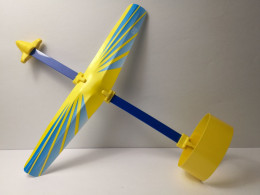Kinder : MPG UN057   Kinder Race Segelflugzeuge 2011 -  Segelflugzeuge Gelb-blau - Montables